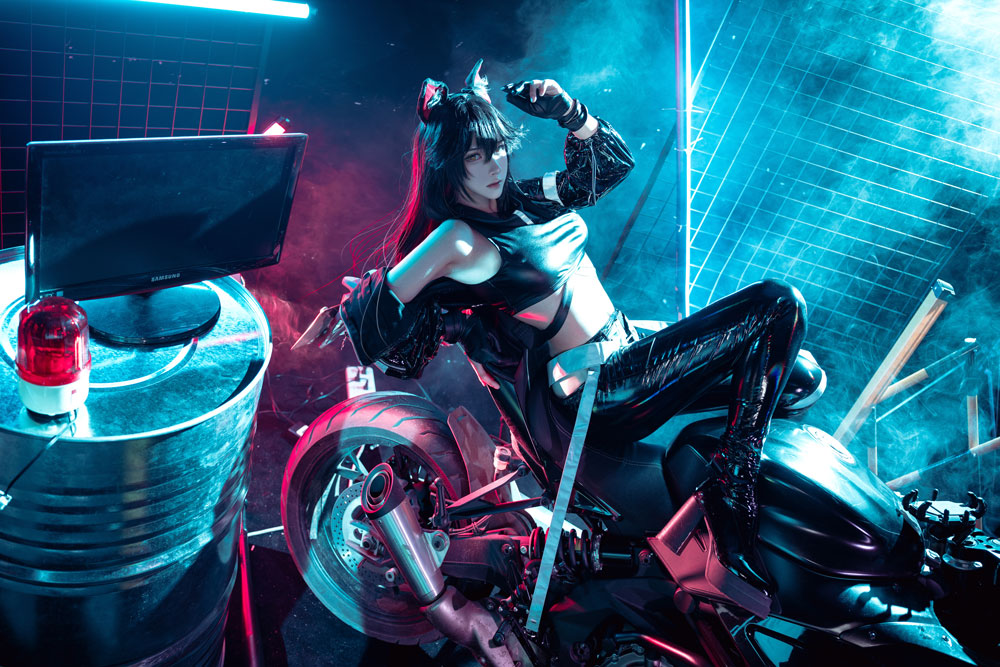Seya-狮砸《明日方舟》德克萨斯音律联觉COSPLAY图片写真在线看