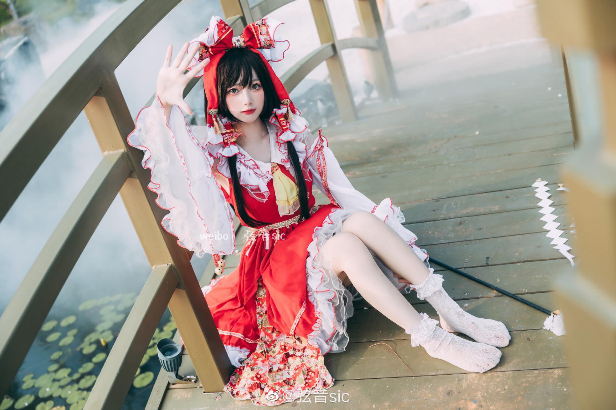 弦音sic 《东方Project》博丽灵梦COSPLAY衣服扮装 弦音sic 《东方Project》博丽灵梦COSPLAY衣服扮装