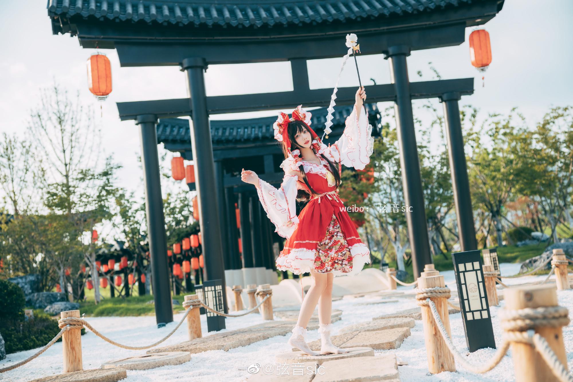 弦音sic 《东方Project》博丽灵梦COSPLAY衣服扮装 弦音sic 《东方Project》博丽灵梦COSPLAY衣服扮装