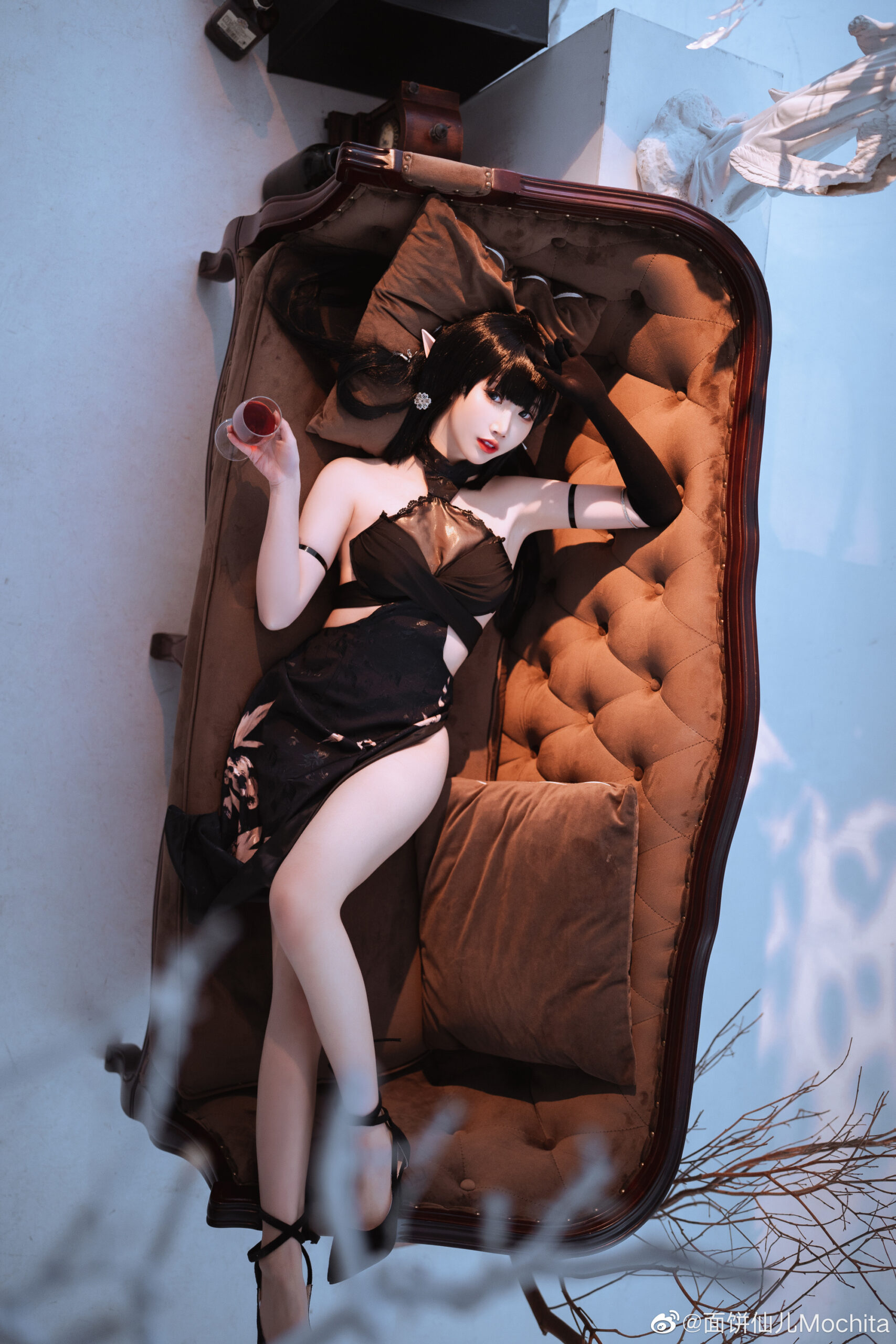面饼仙儿Mochita《明日方舟》森蚺礼服COS美图欣赏