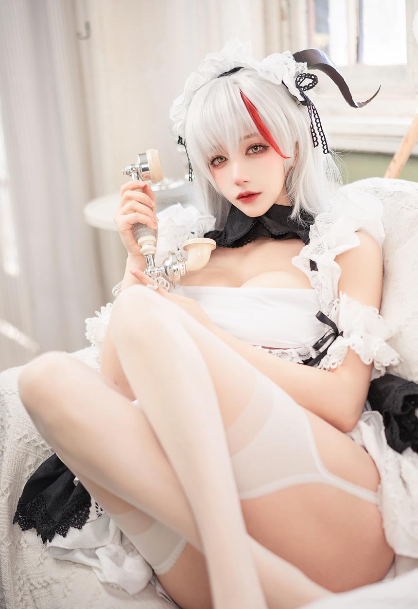 啾小妍Deer《碧蓝航线》埃吉尔女仆COS同人美图