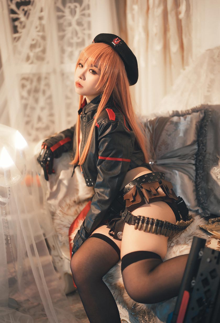 G44不会受伤COS《胜利女神：妮姬》中女战士拉毗