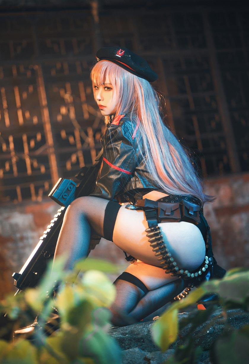 G44不会受伤COS《胜利女神：妮姬》中女战士拉毗