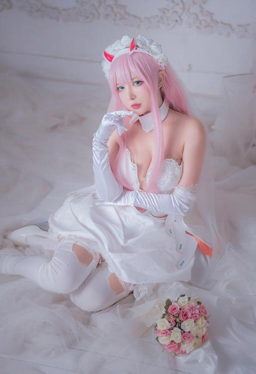 妍子坚不可摧最新COS花嫁鉴赏